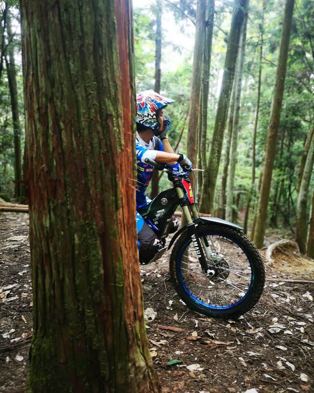 黒山健一さんのインスタグラム写真 - (黒山健一Instagram)「YAMAHA electric Bike ＆ kenny🤗  #yamaha #yamahafactoryracing  #araihelmet #alpinestars #DUNLOP #motsracing #electricbike #ogio_powersport_japan #オジオパワースポーツ」9月15日 12時54分 - kenichi_kuroyama