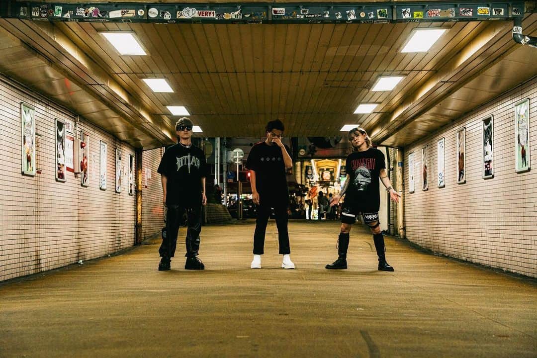 Crossfaithのインスタグラム：「「Crossfaith Japan Tour 2023 - Dawn - OFFICIAL MERCH 」  Dawn Tour Tee - @cmyka.type   O Species Tee - @remi.bordet   Faith Tee - @jdg.94   Electric Shock Tee - @alexbnyc   Sound System L/S Tee - @muntasirmohamed   Photo by @shot.row」