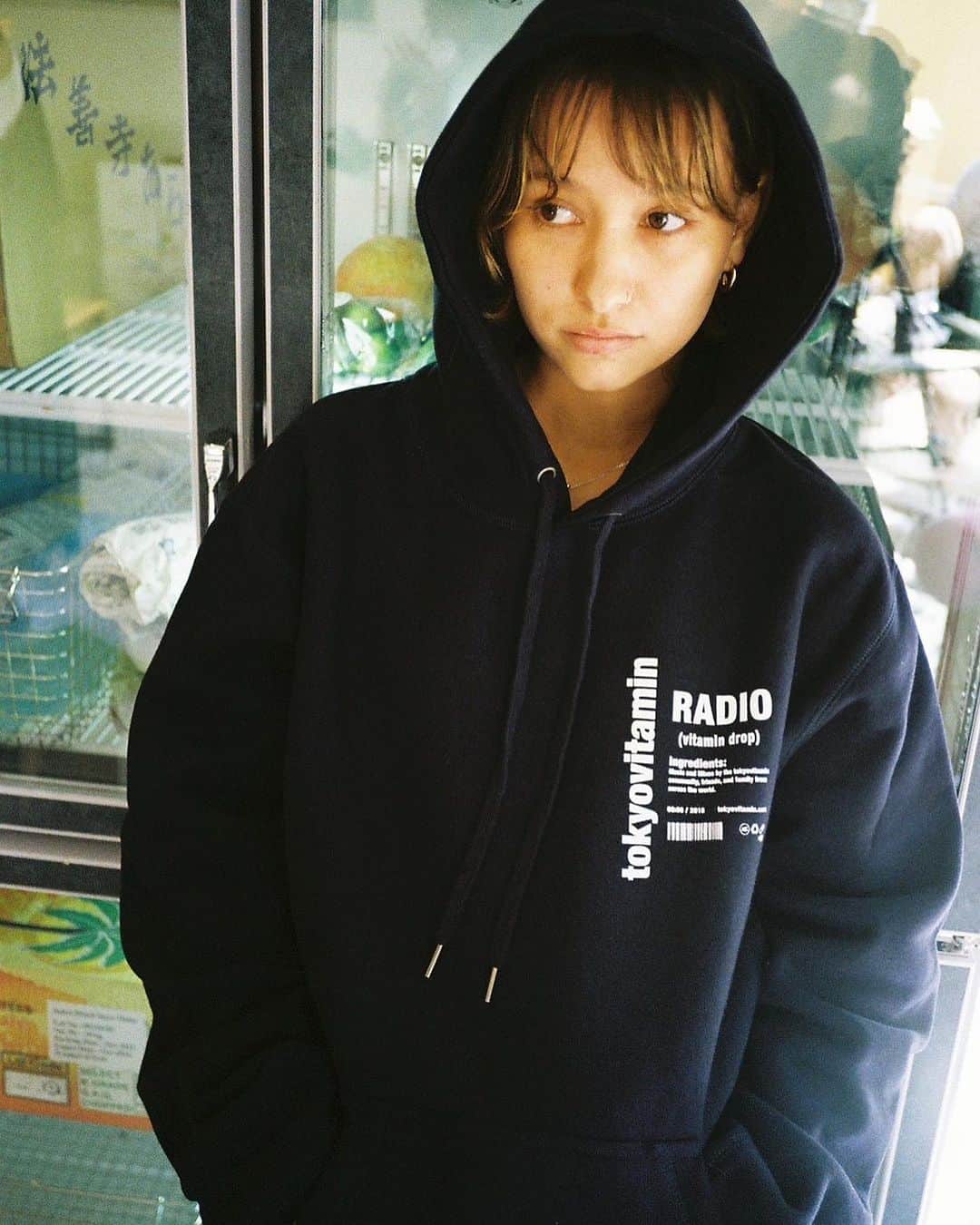 のインスタグラム：「… tokyovitamin  POP UP SHOP at BEAMS T HARAJUKU 9.22(fri) - 10.1(sun)  国内を中心に海外でも様々な形でアーティストとプロジェクトを取り組んでいるレーベル〈tokyovitamin〉とのPOP UP SHOPを9月22日（金）より「ビームスT 原宿」にて開催します。 今回のPOP UP SHOPでは、ここ最近〈tokyovitamin〉のアイテムでは使用していないレアなオリジナルロゴを落とし込み〈BEAMS T〉の別注で製作しました。ファン垂涎のアイテムは、フーディー、クルーネックスウェット、Tシャツ、クッションがラインナップ。 また、POP UP SHOPの初日には19:00よりブランドに所縁のあるアーティスト〈Gliiico〉によるライブ、〈tokyovitamin〉のメンバーによるDJのイベントを開催します。是非お楽しみに。  Reception Party 9.22(fri) 19:00～22:00 LIVE：@gliiicogliiico DJ：@tokyovitamin  #tokyovitamin #beams #beamst @tokyovitamin @beams_official @beams_t」