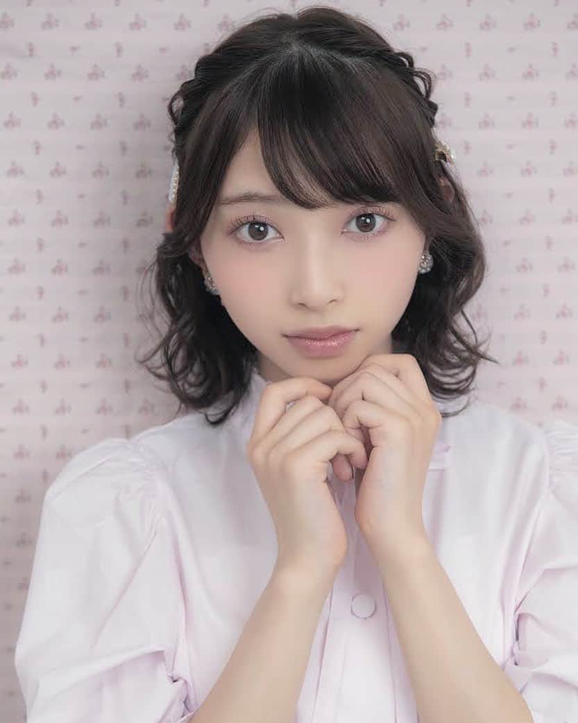 辻野かなみのインスタグラム：「❤︎  ⁡ LARME058 に登場させて頂いています🎀 ⁡ 本日、9/15発売です🤍 ⁡ いつもかわいい世界観で撮影の時 楽しみなんです🥰 ⁡ #辻野かなみ　#かなみん　 #超ときめき宣伝部　#超とき宣 #𝗂𝗇𝗌𝗍𝖺𝗀𝗈𝗈𝖽 #𝗂𝗇𝗌𝗍𝖺𝗅𝗂𝗄𝖾 #𝖿𝗈𝗅𝗅𝗈𝗐𝗆𝖾 #𝗅𝗈𝗏𝖾 #데일리룩　#데일리룩코디　#패션	#오오티디 #데일리　#좋아요　#팔로우」