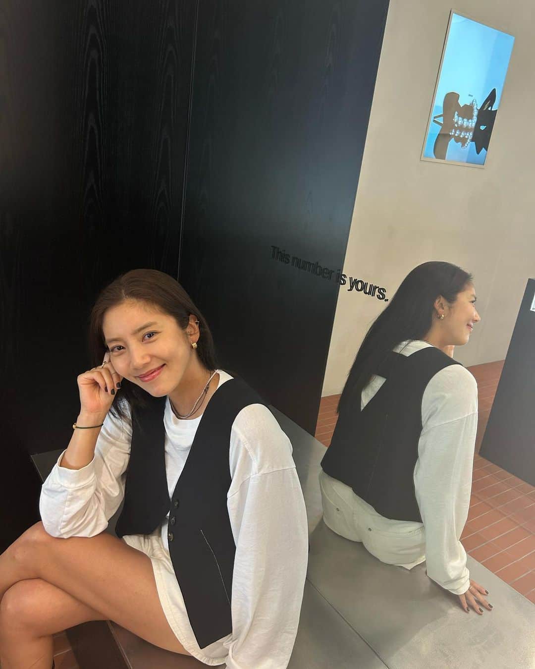 ソン・ダムビのインスタグラム：「부산 넘버링 플래그십 스토어 오픈 축하👏👏  @numbering_official   @bobohyunkim」