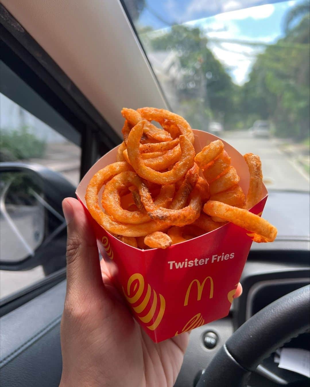 McDonald's Philippinesさんのインスタグラム写真 - (McDonald's PhilippinesInstagram)「it’s giving _____________.   Order na via the McDelivery App!   📸: @symooonsays」9月15日 14時00分 - mcdo_ph