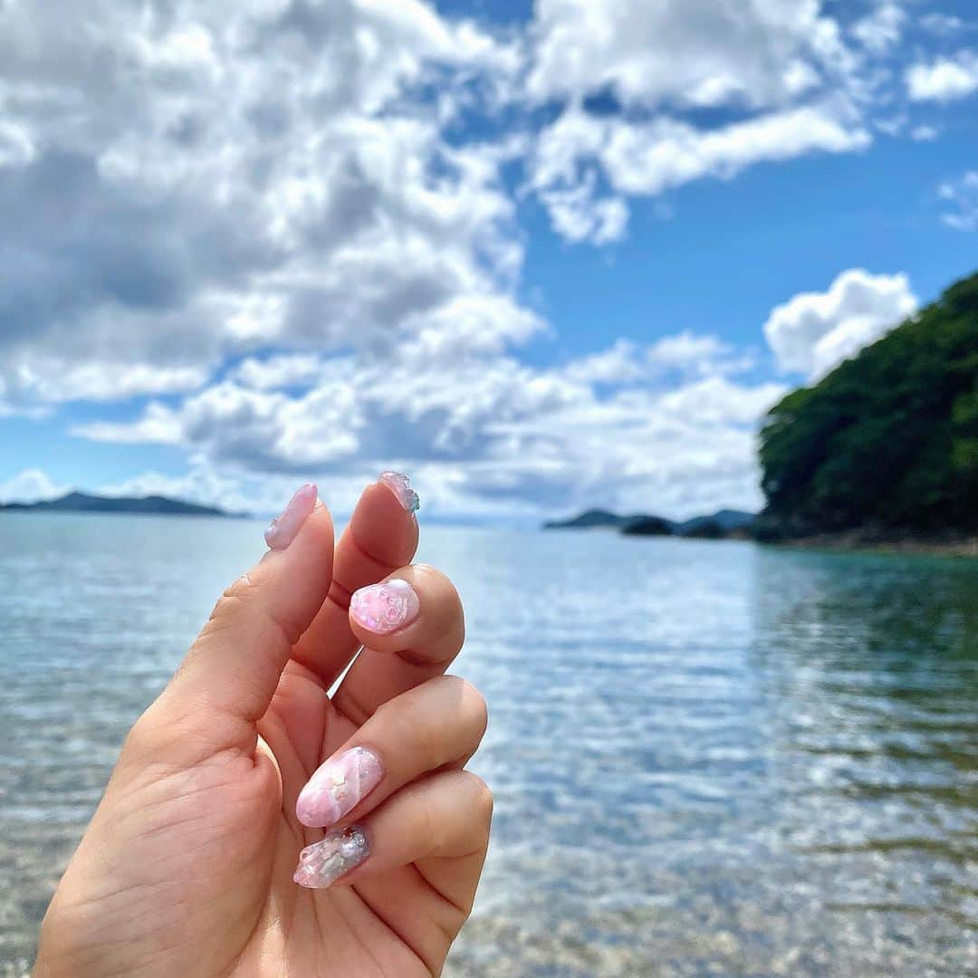 Marinaのインスタグラム：「New nail🐠🤍 人魚のしっぽネイル✨  可愛いすぎます🥲  ちえさん(@chiekonakayama ) ありがとうございました🥰✨  #Newnail #nail #夏ネイル #海ネイル #人魚のしっぽネイル #なかやまちえこ さん」