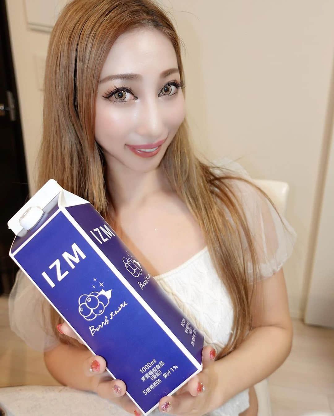 AiraSweetraveのインスタグラム：「美味しい酵素💓  身体に良いのにデザートみたいで、お気に入り❣️  美容にいい成分がたくさん入ってる😍  わたしが飲んだのブルーベリー味🫐 炭酸水と割ったり、ヨーグルトにかけたりがおすすめ✨  気になる人は @yunari710 へDM📩  #IZM酵素 #izm酵素ドリンク」