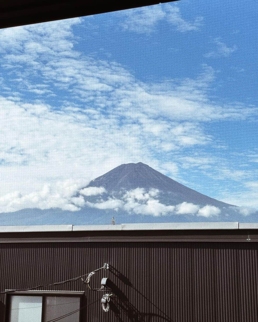 桃衣香帆さんのインスタグラム写真 - (桃衣香帆Instagram)「大学の友達たちと河口湖でエアビーした休日。 ひさしぶりに自然を感じてきました〜🍃  大学の時の友だち皆んなで わいわい夜更かしは懐かしいし、やっぱりあの頃のまま楽しくて最高でした。 "大人数で"が、なかなかできなかったここ2、3年を思うと感慨深い、、  みんなが最近楽しかったことはなんですか？☺️」9月15日 14時00分 - momoikaho