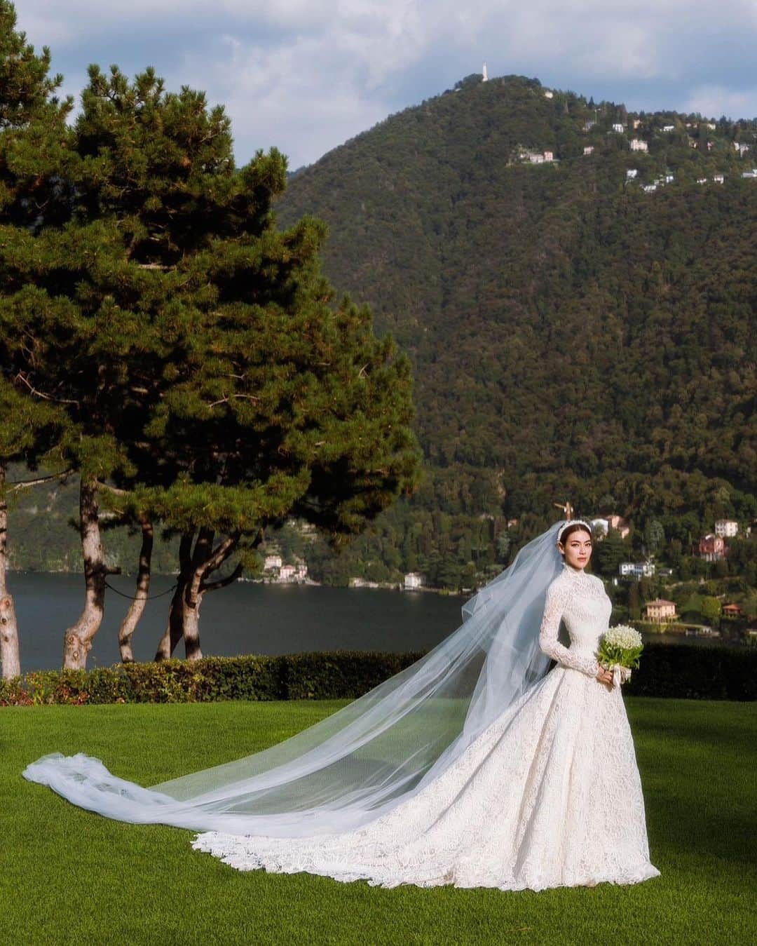 キンバリー・アン・ウォーテマス・ティアムシリのインスタグラム：「Beyond a dream come true. Words cannot express how incredibly thankful I am to be able to wear this exquisite dress on the most special day of my life by the House of Dior, Maria Grazia, I will always be forever grateful. I would also like to thank the atelier for the countless hours of love. I am absolutely in LOVE with this dress 🤍 @dior @mariagraziachiuri」