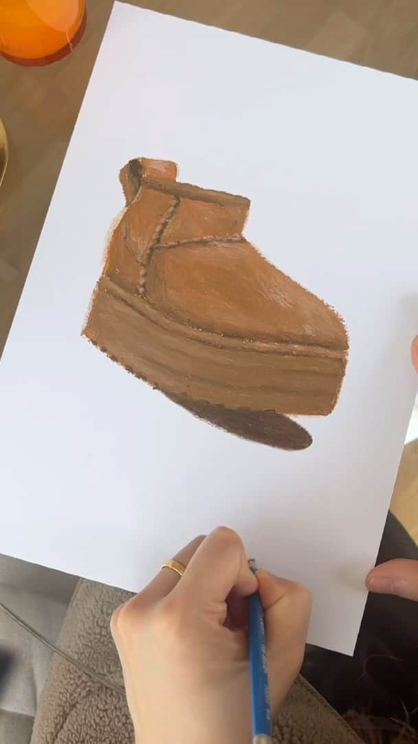 アグのインスタグラム：「Get your Classic Ultra Mini Platform in time for #UggSeason so you can do more than draw it this fall. Available for backorder on UGG.com US.   🎥: @katiewaiyu   #UGG #FeelsLikeUgg #UggBoots #UggPlatforms」