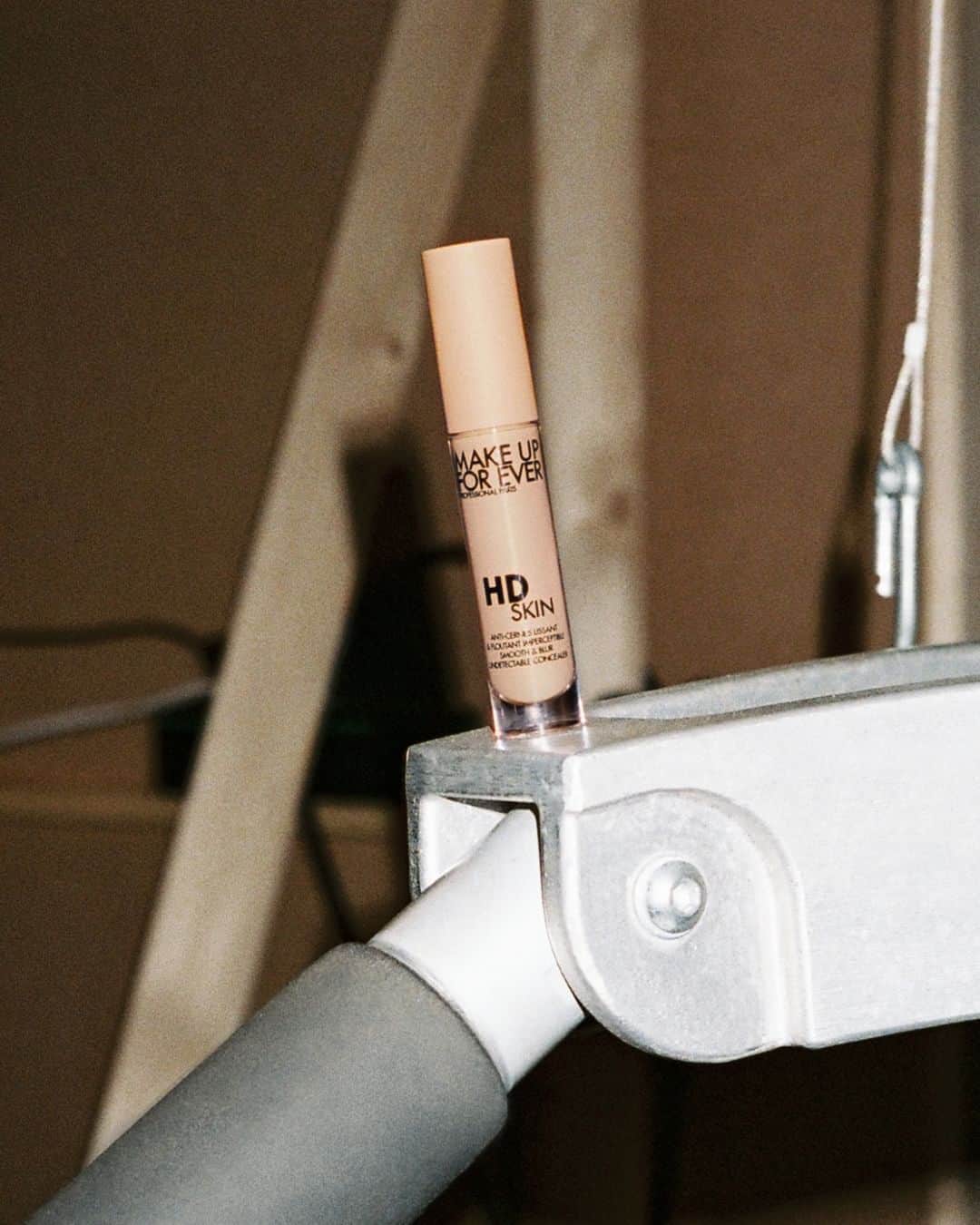 MAKE UP FOR EVER OFFICIALさんのインスタグラム写真 - (MAKE UP FOR EVER OFFICIALInstagram)「Co-created with our pros, our new #HDSKIN Concealer is the tailor-made solution to blur, even & hydrate your under-eye area.  #FocusOnMe #MAKEUPFOREVER」9月16日 1時00分 - makeupforever
