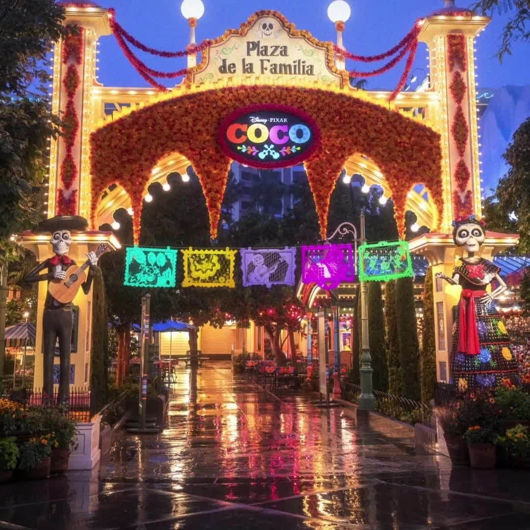 ディズニーランドのインスタグラム：「Happy Hispanic and Latin American Heritage Month! Follow Donald’s sombrero through the papel picado and drop a 🎉 in the comments to join la celebration!  ¡Feliz Mes de la Herencia Hispana y Latinoamericana! ¡Sigue el sombrero de Donald a través del papel picado y deja un 🎉 en los comentarios para unirte a la celebración!」