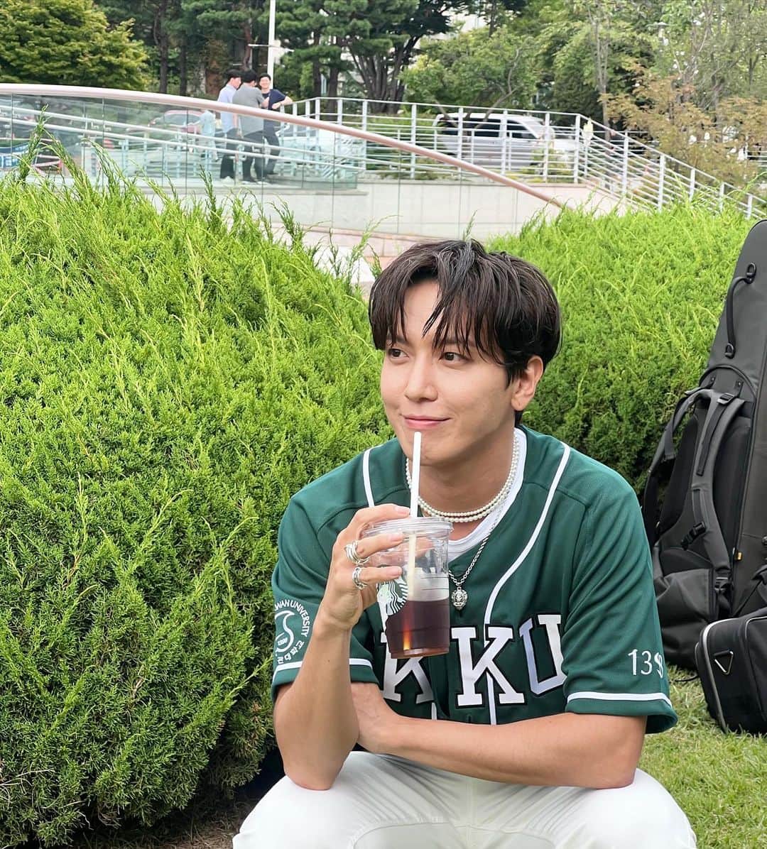 チョン・ヨンファのインスタグラム：「첫 대학 축제 week 🫡 즐거웠고 멋지게 음악 만들어준 형들 누나, 그리고 성균관대, 서울대, 홍대, 그리고  Boice🔥 우리 모두가 만든 멋진 순간! 잊지말자!😎 다음주 국민대 딱 기다려! 간다🫡 #너의도시 로 갑니다❤️」