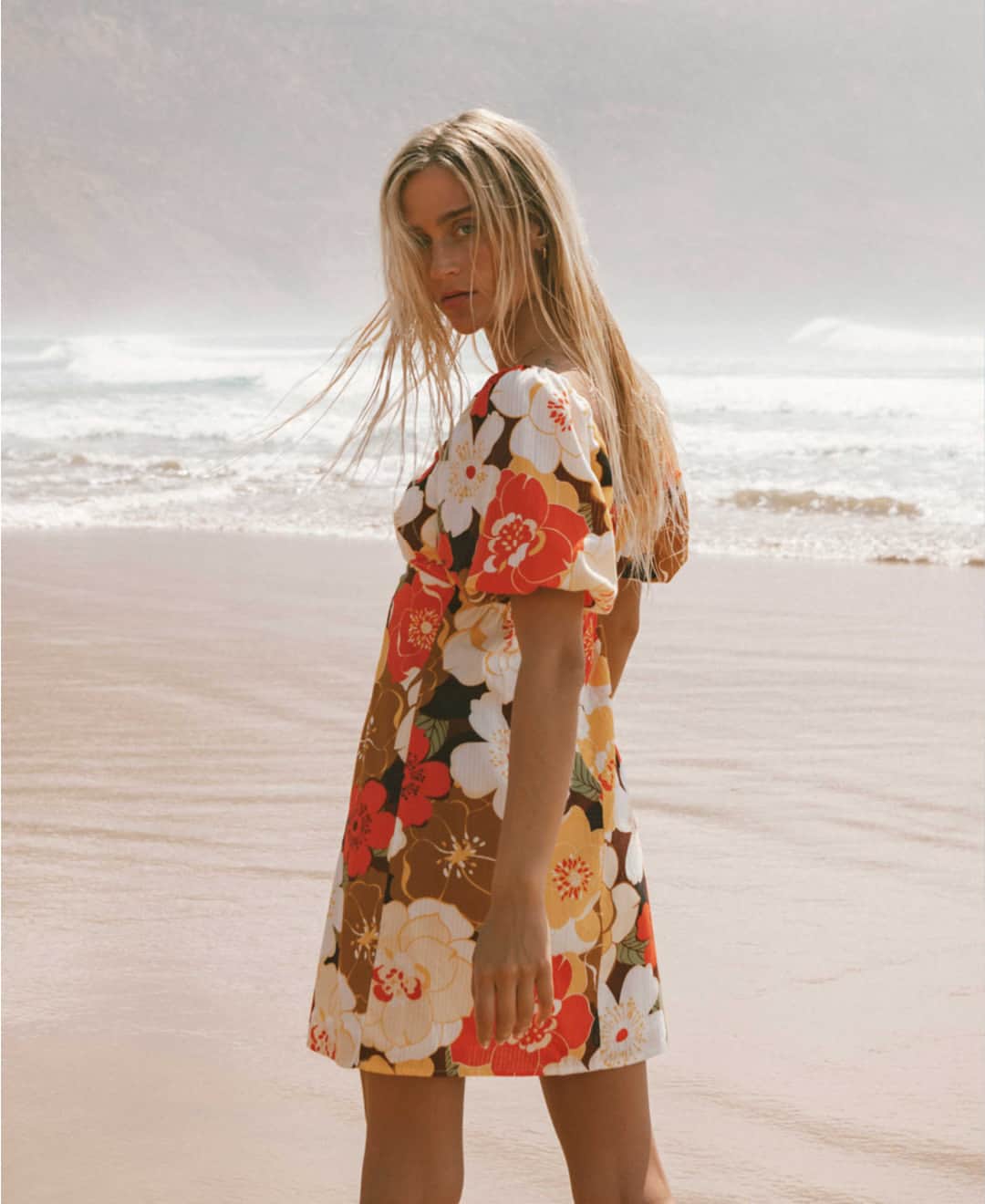 BILLABONG WOMENSのインスタグラム：「Golds and browns blend into a perfect sunset」