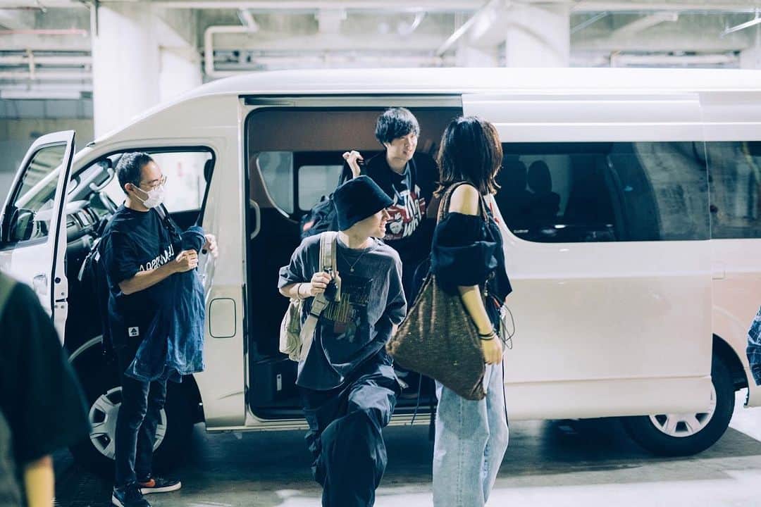 石原慎也のインスタグラム：「名古屋ひつまぶし美味かったあああ  もぐもぐオフショット  photo by日吉"JP"純平 @junpeihiyoshi」