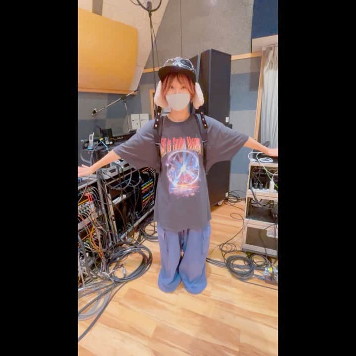 のインスタグラム：「久しぶりのツアー嬉しくて&宇宙旅行テーマ可愛くて作り過ぎた😘❤️だって全部可愛く出来ちゃったから🥺❤️この喜びが手にしてくれたみんなに伝われ〜👐  RT @momoco_itadakimasu47  「LiVE is Smile Always～LANDER～」にて販売予定のグッズラインナップのお知らせだわ📢 https://www.lxixsxa.com/info/archive/?id=555887 また各会場(千葉～愛知)の先行販売時間についてはオフィシャルサイトをチェックしてね！  どれも可愛いすぎるわね🚀🪐  #LiSA #LANDERツアー」