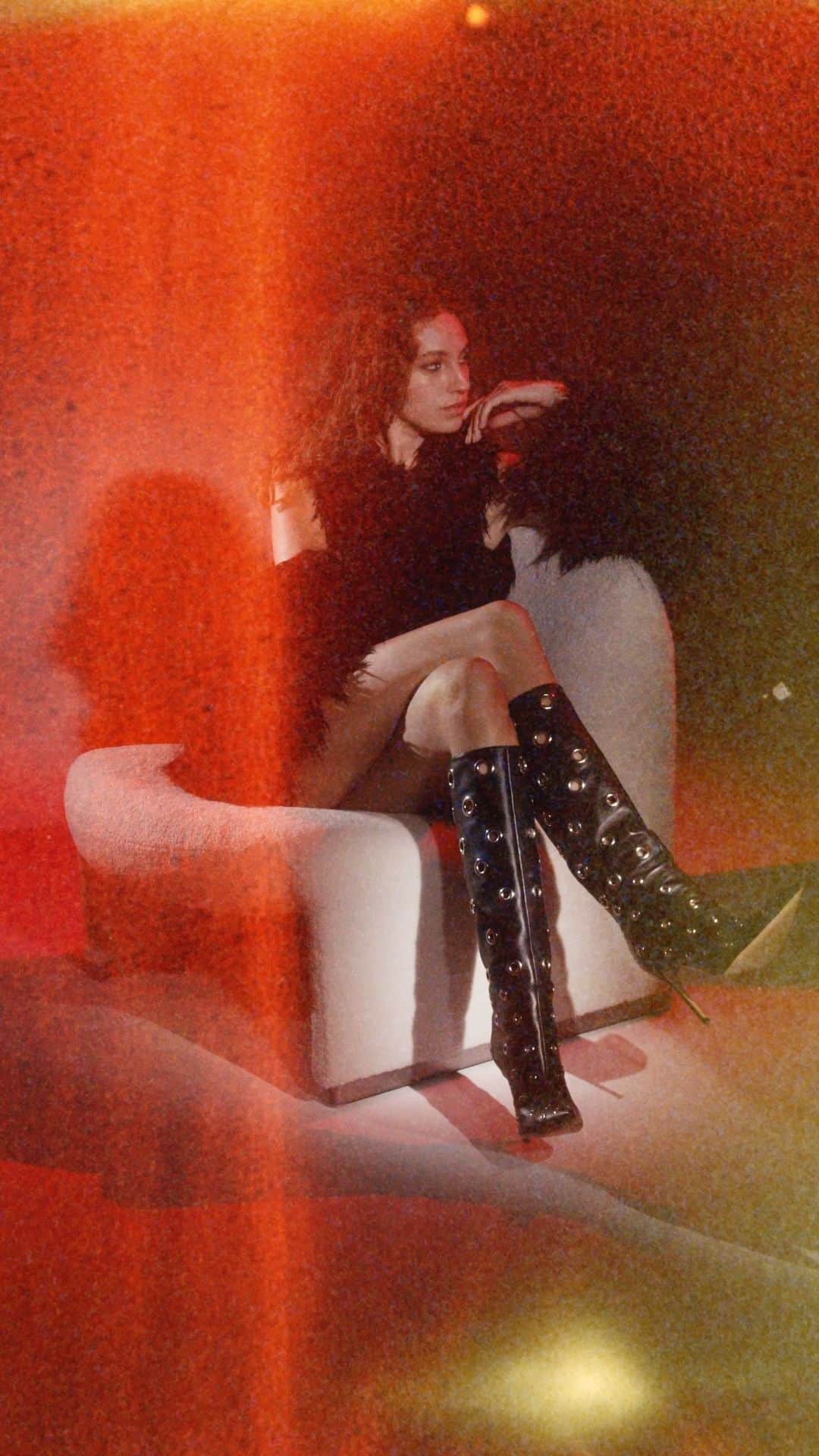 ジャンヴィートロッシのインスタグラム：「Expressing the rock side of femininity in the new Lydia Boot, a minimalist silhouette with a cascade of degradé metallic eyelets.  #GianvitoBoots」