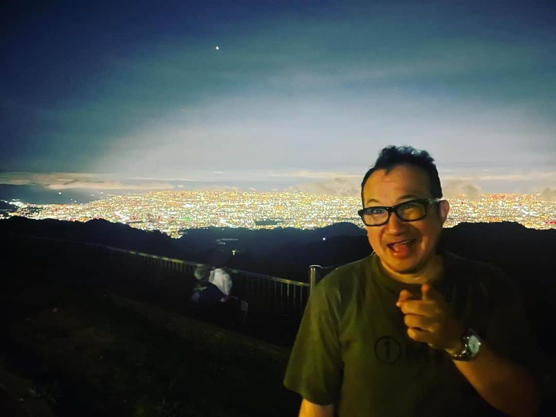 宮田麺児さんのインスタグラム写真 - (宮田麺児Instagram)「綺麗な六甲の夜景 パイセンと。  #夜景#パイセン」9月15日 23時37分 - miyatamenji