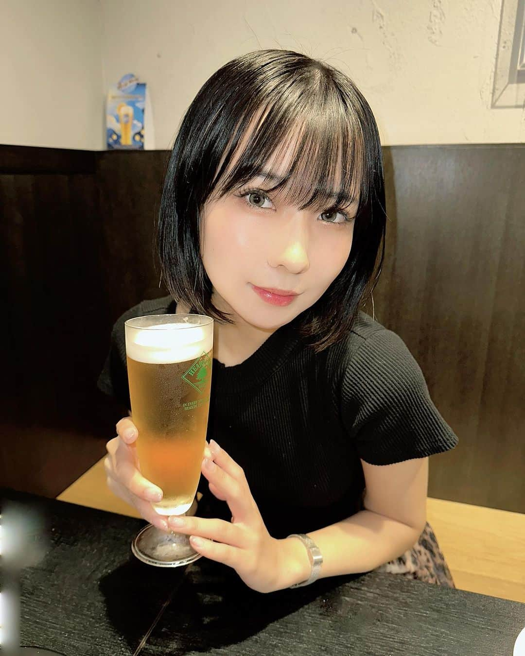 鳴上なごねのインスタグラム：「美味しいお酒とごはんいただいてきました…❣️  神田初めて降りたかも…？！  素敵なお店たくさんあって時間が足りなかったよ〜  動画は載せてみますが、だいぶキョドってます🙈恥ずかしい  PR @bistrot_vivant #ワインのお店 #神田ディナー #神田ごはん #隠れ家ビストロ #隠れ家ディナー #小川町駅 #淡路町駅 #神田ワイン #ごねグルメ」