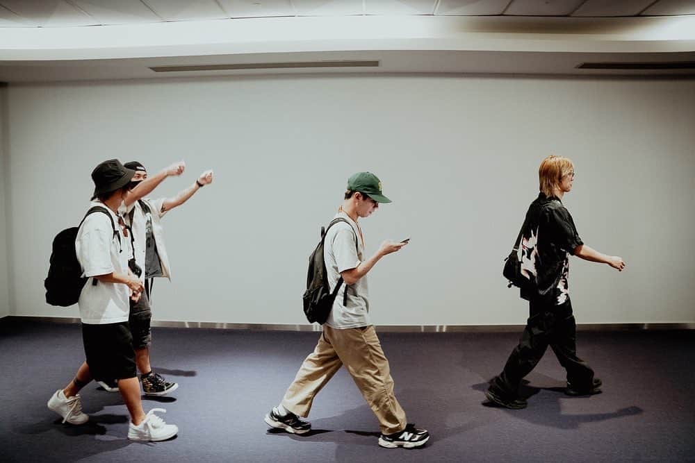 Taka のインスタグラム：「さぁアジアツアーへ！😽」
