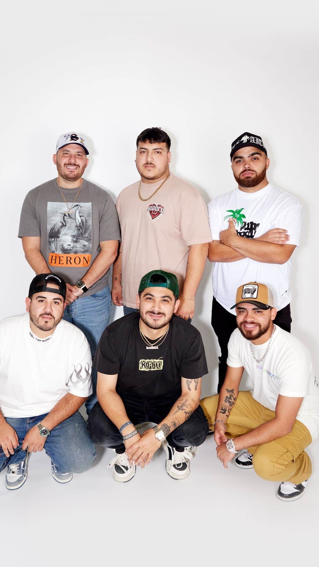 Apple Musicのインスタグラム：「#Somos: Música Mexicana brings together some of the genre’s biggest voices for a deep dive into its past, present, and future. Episode 1 with @grupofrontera is up now and listen every week during #LatinHeritageMonth for new conversations around its impact on global pop culture. Link in bio.」