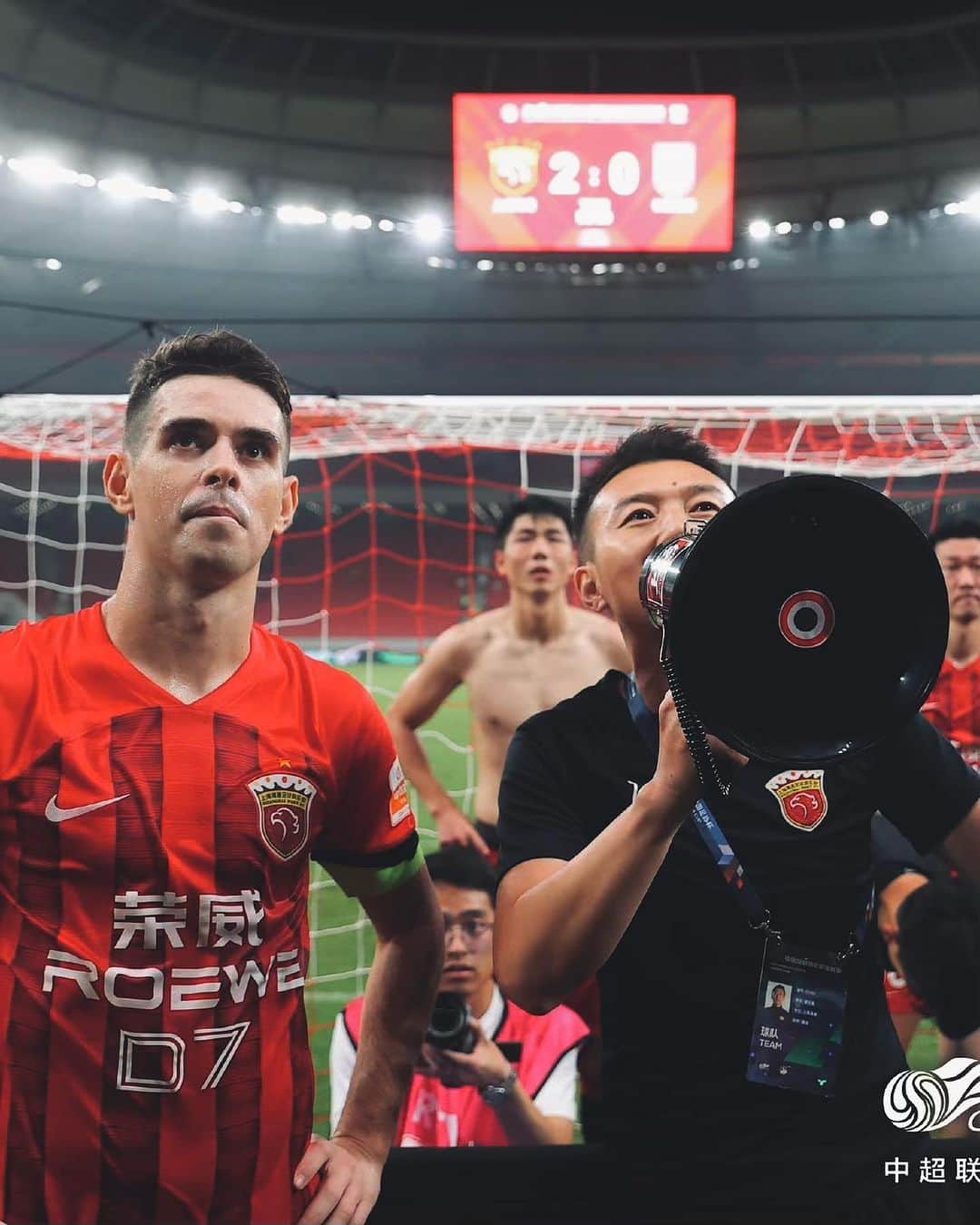 オスカルさんのインスタグラム写真 - (オスカルInstagram)「Very happy to contribute another two assists. Very important victory. Let’s go, @shanghaiport 👊🏻🔴」9月15日 23時55分 - oscar_emboaba