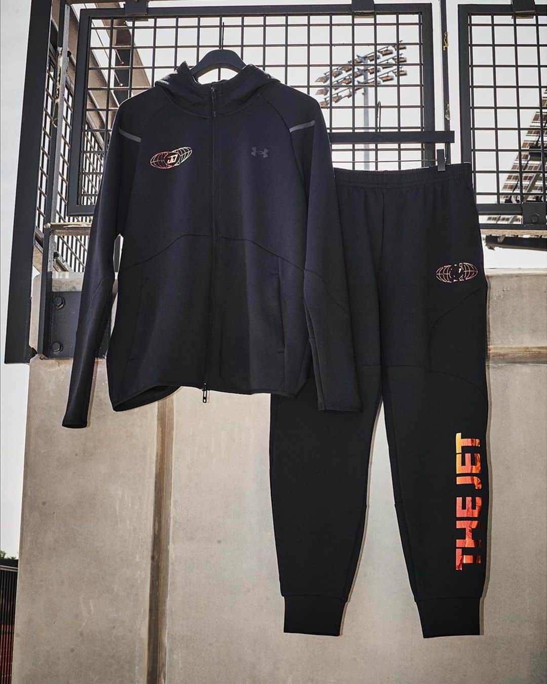 Under Armourさんのインスタグラム写真 - (Under ArmourInstagram)「'The Jet' is unstoppable ✈️ Check the look @jjettas2 wore to #ProtectThisHouse 👀🔥」9月16日 0時03分 - underarmour
