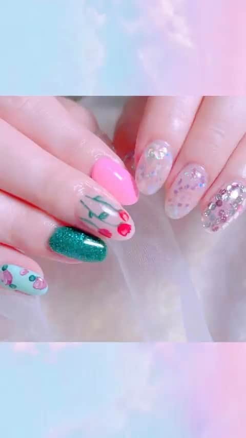 なかやまちえこのインスタグラム：「らくがきネイル🌷⠀ ⠀ @kimacat_betty ハイリッチ⠀ #nail #nails #nailart #ネイル #美甲 #ネイルアート  #japanesenailart #manucure #japanesenails #manicurist #gelnails #أظافر #네일아트 #미용  #เพ้นท์เล็บ #artedeuñas #เพ้นท์เล็บเจล #ジェルネイルデザイン #ネイルデザイン #nagelkunst #らくがきネイル @aby_sharenail」