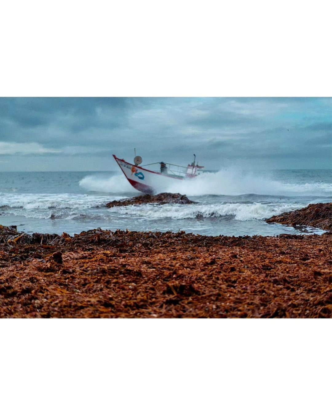 VuTheara Khamさんのインスタグラム写真 - (VuTheara KhamInstagram)「The Fishermen of Minho, Castelo do Neiva, Portugal 🎣🇵🇹 . #amarominho #Minho @amarominho」9月16日 0時05分 - vutheara