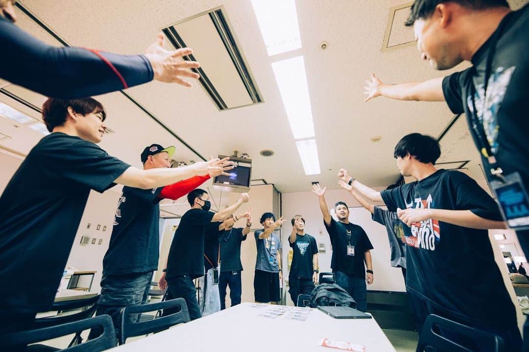 せとゆいかのインスタグラム：「これは、裏側、 サウシーチーム  "とあるジャンケン大会" わたし優勝🏆✌️✌️  📸日吉"JP"純平( @junpeihiyoshi )」