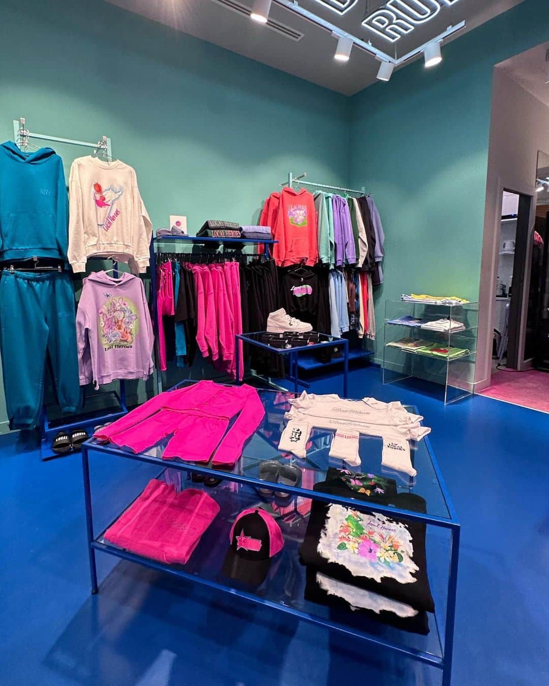 LOCAL HEROESのインスタグラム：「so many items to love at your LH Store 🏩 LH x 4F Collection is still available 🛒」