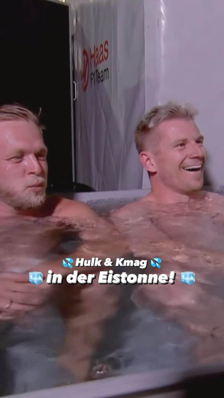 ティモ・グロックのインスタグラム：「Badespaß bei Haas! 💦  @kevinmagnussen & @hulkhulkenberg gönnen sich eine Abkühlung. 🧊 @peter.hardenacke & @realglocktimo würden am liebsten dazusitzen… 😅   #SkyF1 #Fun #Haas #Badespaß #SingaporeGP #Ice #Hülkenberg #Magnussen」