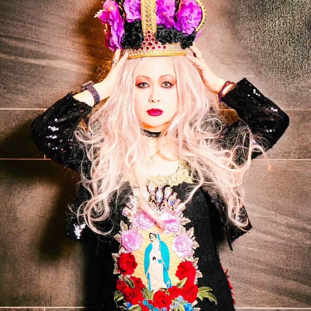 JILLのインスタグラム：「わぁ❣️  ———————————— #09月09日新宿高島屋 #09月30日billboardlive横浜 #10月03日billboardlive大阪 #10月29日REDROCKS #11月03日西条市ストーンハンマー #11月04日西条市こけら落とし  ———————————— #jillpersonz  #personz  #youtubepersonzチャンネル #note  #jillpersonz  #エアプレ #JILLプレ #ラジオ高崎 #三味線jill屋」