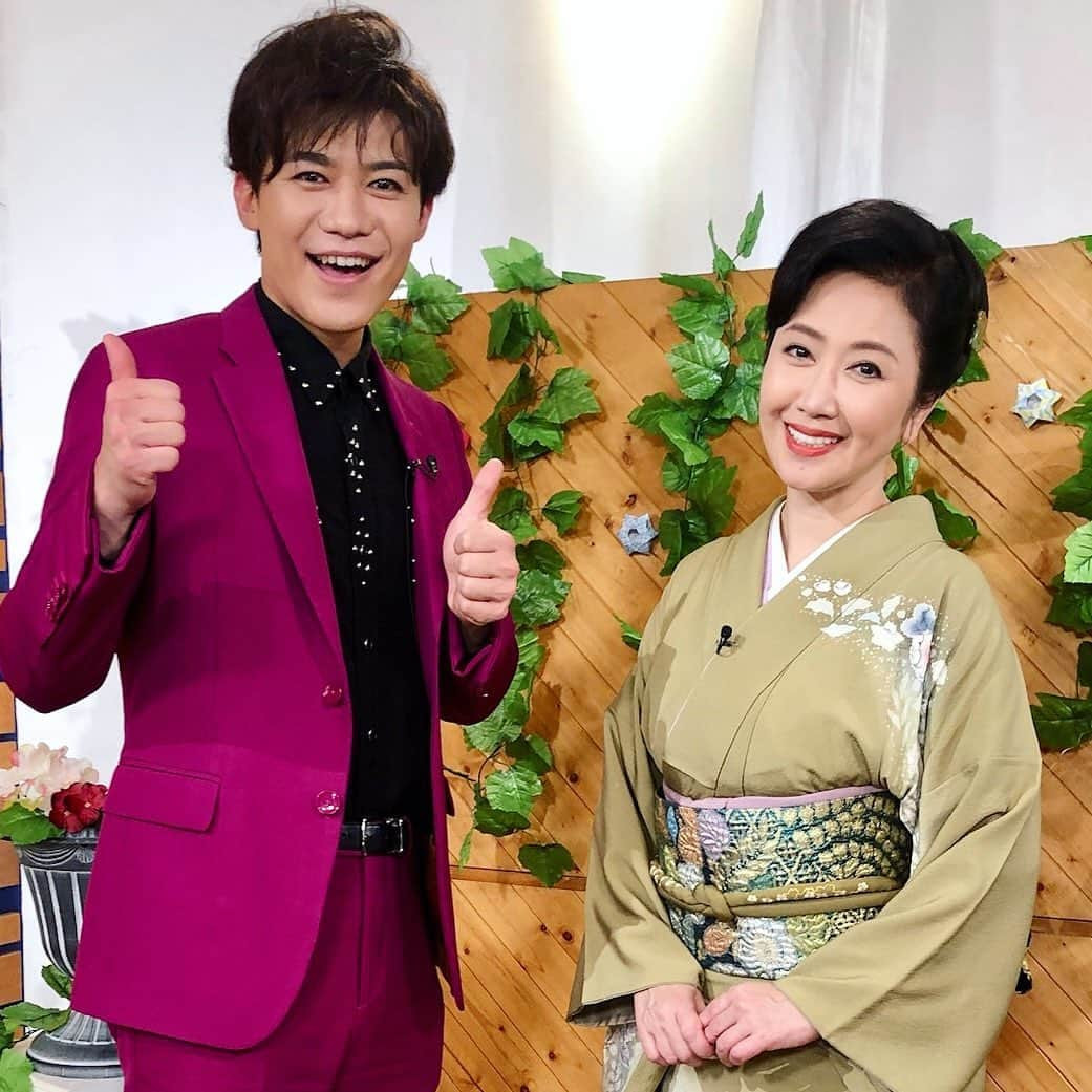 伍代夏子さんのインスタグラム写真 - (伍代夏子Instagram)「千葉テレビ「ドシラソファミレオン」に、マンスリーゲストとして出演しています📺 次回の放送は18日(月)と25日(月) 夜９時からです。 皆サマ、是非見てちょ💋 #千葉テレビ #ドシラソファミレオン  #マンスリーゲスト #新浜レオン さん」9月16日 0時46分 - natsuko_godai_official