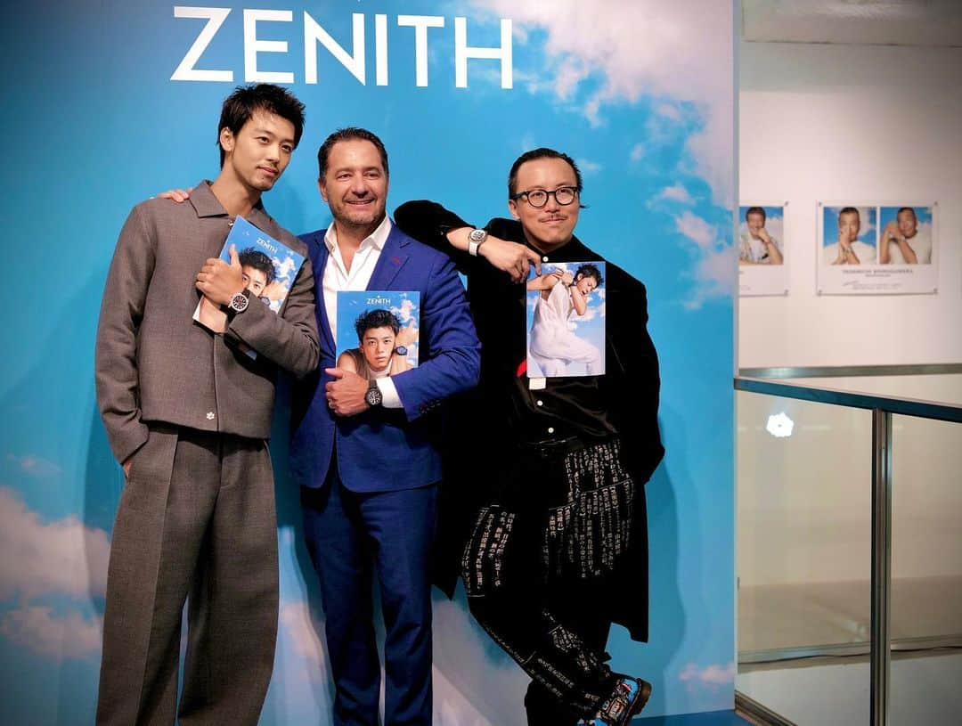 竹内涼真さんのインスタグラム写真 - (竹内涼真Instagram)「ゼニス(zenith) パイロットウォッチ  　　フォト エキシビジョン  『THE SKY IS YOURS BY LESLIE KEE』」  是非皆様　お越しください💙  I was very happy to meet Julian Tornare  He was very gentlemanly and wonderful. I respect him。 　　 #zenith  #pilotwatch #watch #time」9月16日 0時55分 - takeuchi_ryoma