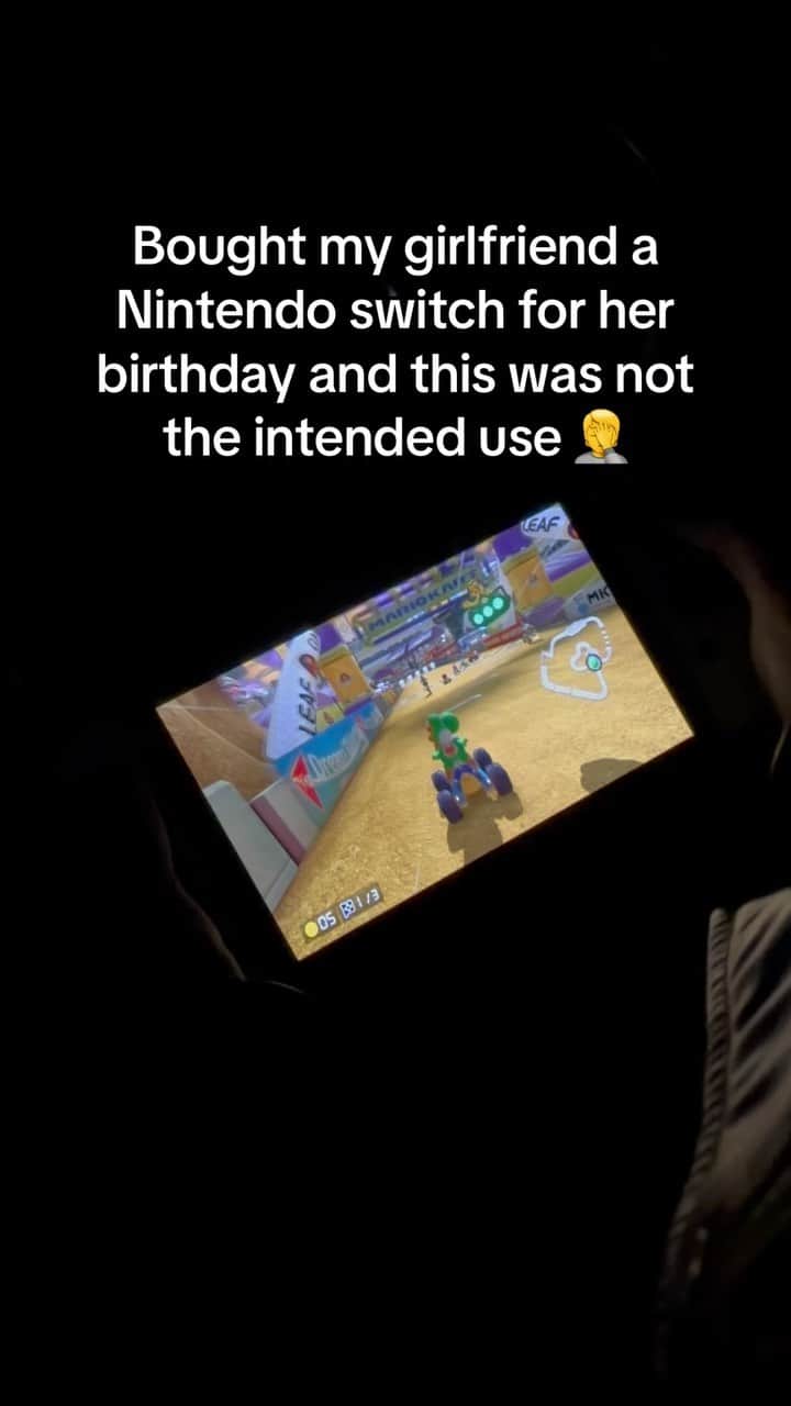アレッソのインスタグラム：「Smh🤦🏻‍♂️」