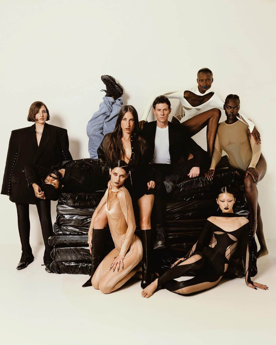 ミュグレーのインスタグラム：「@haleywollens @lisalaurellamandonico @bobbybeethoven @madamedebrashaw @arrrish_wol @cont.ethics @yilan_hua and @cadwallader  featured in @ellefr spécial mode. - Photographer @zhonglin_ Casting @mmaerzinger  Make Up @simone__gammino Hair @ryonarushima Nails @loradesousa Set designer @emilia.margulies  - Special thanks @brunedemargerie」
