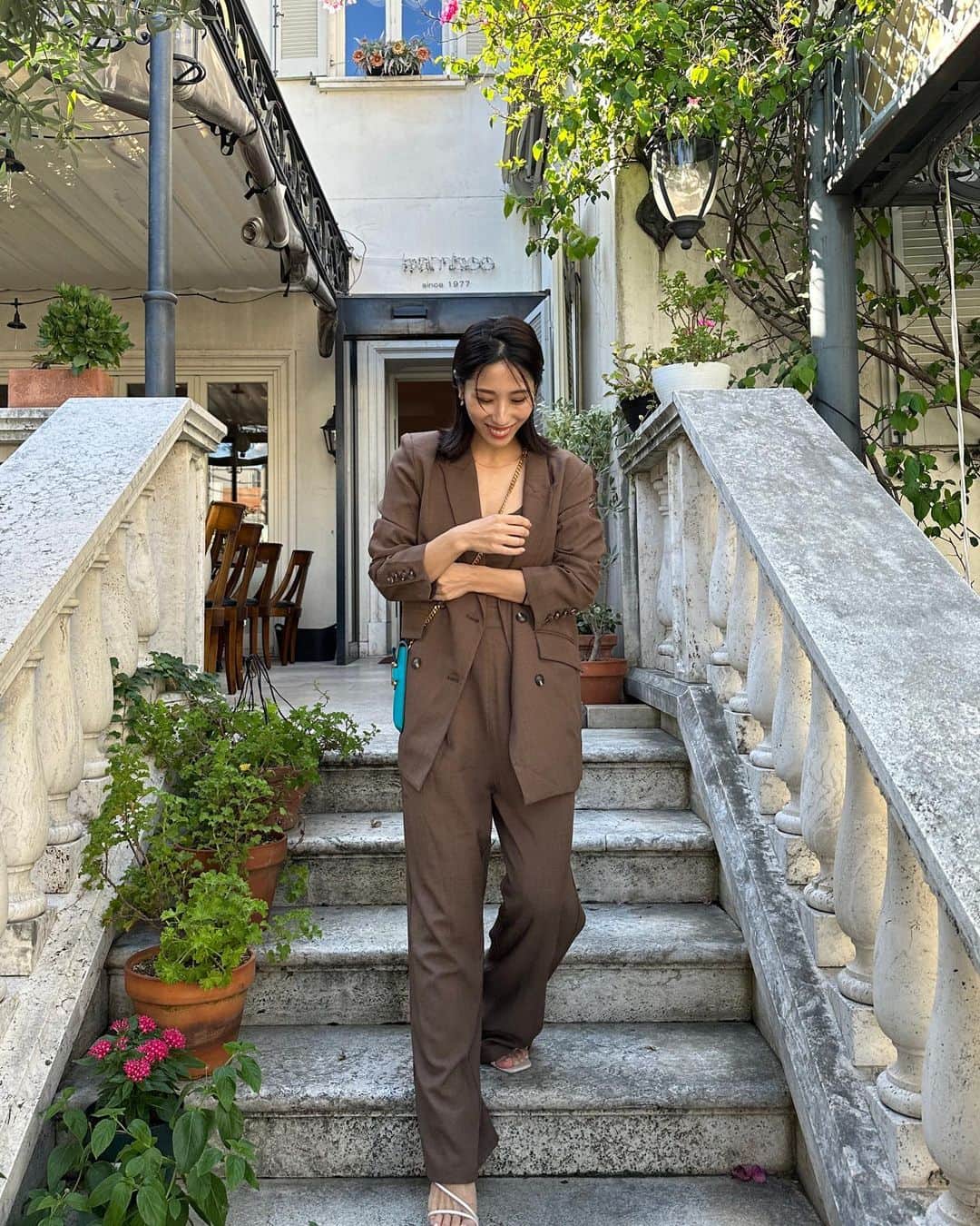 のインスタグラム：「. この前の私服です☺️ まだまだ暑いけど、このセットアップ 可愛いから一回着たかったの😆  中はノースリーブのオールインワンだから 室内冷える時の羽織として大活躍した♡  ジャケットもオールインワンも @acym_official です❣️  #acym #オールインワン #ジャケット」