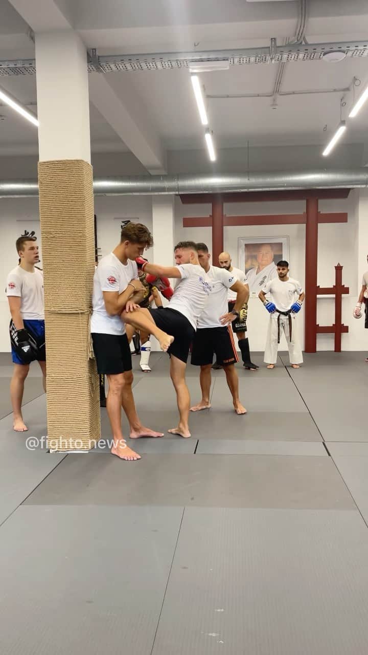 アンディ・サワーのインスタグラム：「SENSHI camp, Varna (Bulgaria) 15-17.09.2023  Warp-up. Training with Andy Souwer (two-time K-1 MAX world champion and four-time world champion at the Shootbox tournament, “Showtime 70MAX world champion)  #FightoNews #KWUSENSHI #prokyokushin #senshi #martialarts #karate #kyokushin #boxing #kickboxing #fighters #muaythai #k1 #fight #кикбоксинг #муайтай #бокс #карате #киокушин #киокушинкай」