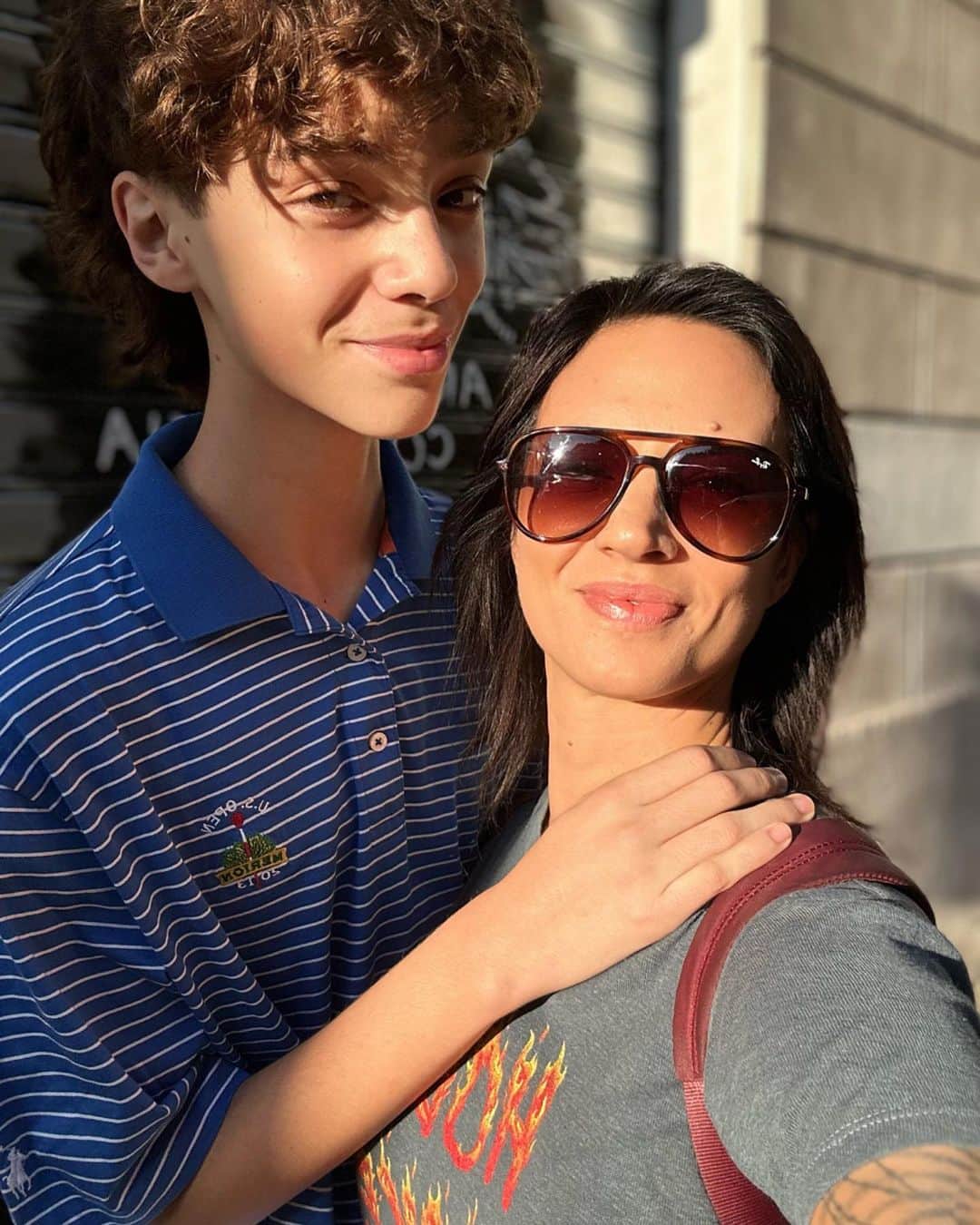 アーシア・アルジェントのインスタグラム：「Ode a mio figlio Nico nel giorno del suo quindicesimo compleanno   Tanti auguri young man @nico.civetta, sei sempre stato un’anima speciale, ed oggi brilli più che mai. Spesso le persone quando ci vedono dicono che ci assomigliamo, e per me non c’è complimento più lusinghiero. Siamo simili anche di carattere, e ci capiamo al volo, abbiamo gli stessi interessi, la stessa sensibilità. Però fortunatamente tu sei meglio di me, molto più avanti con la capoccia. Sei una persona, un artista incredibile, ed io sono riconoscente di essere testimone di ogni tuo successo e orgogliosa di come superi gli ostacoli diventando sempre più forte. Mi insegni tanto. Ogni giorno. Grazie Nico di avermi scelta come madre in questa vita, grazie di tutto, di tutto quanto. Davvero.  Tua,  Mamma」