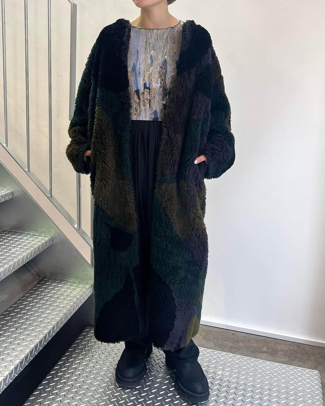 MIDWEST TOKYO WOMENさんのインスタグラム写真 - (MIDWEST TOKYO WOMENInstagram)「@mamekurogouchi  silver knitted fluffy wool i line coat brown / khaki 1,2,3size」9月15日 16時00分 - midwest_tw