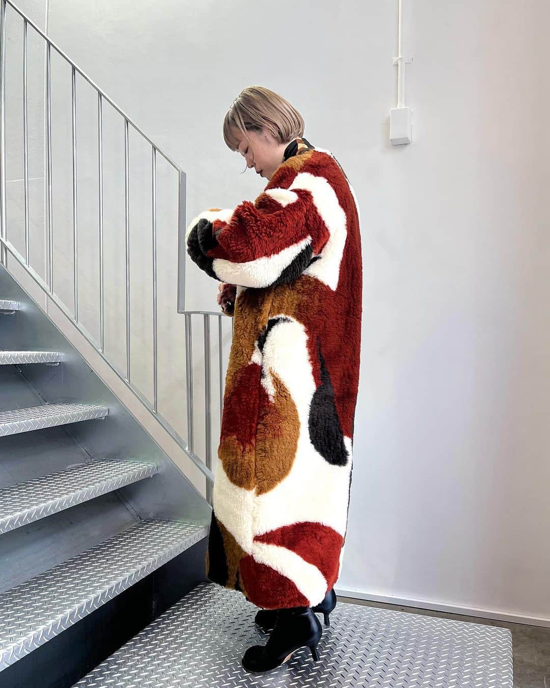 のインスタグラム：「@mamekurogouchi  silver knitted fluffy wool i line coat brown / khaki 1,2,3size」