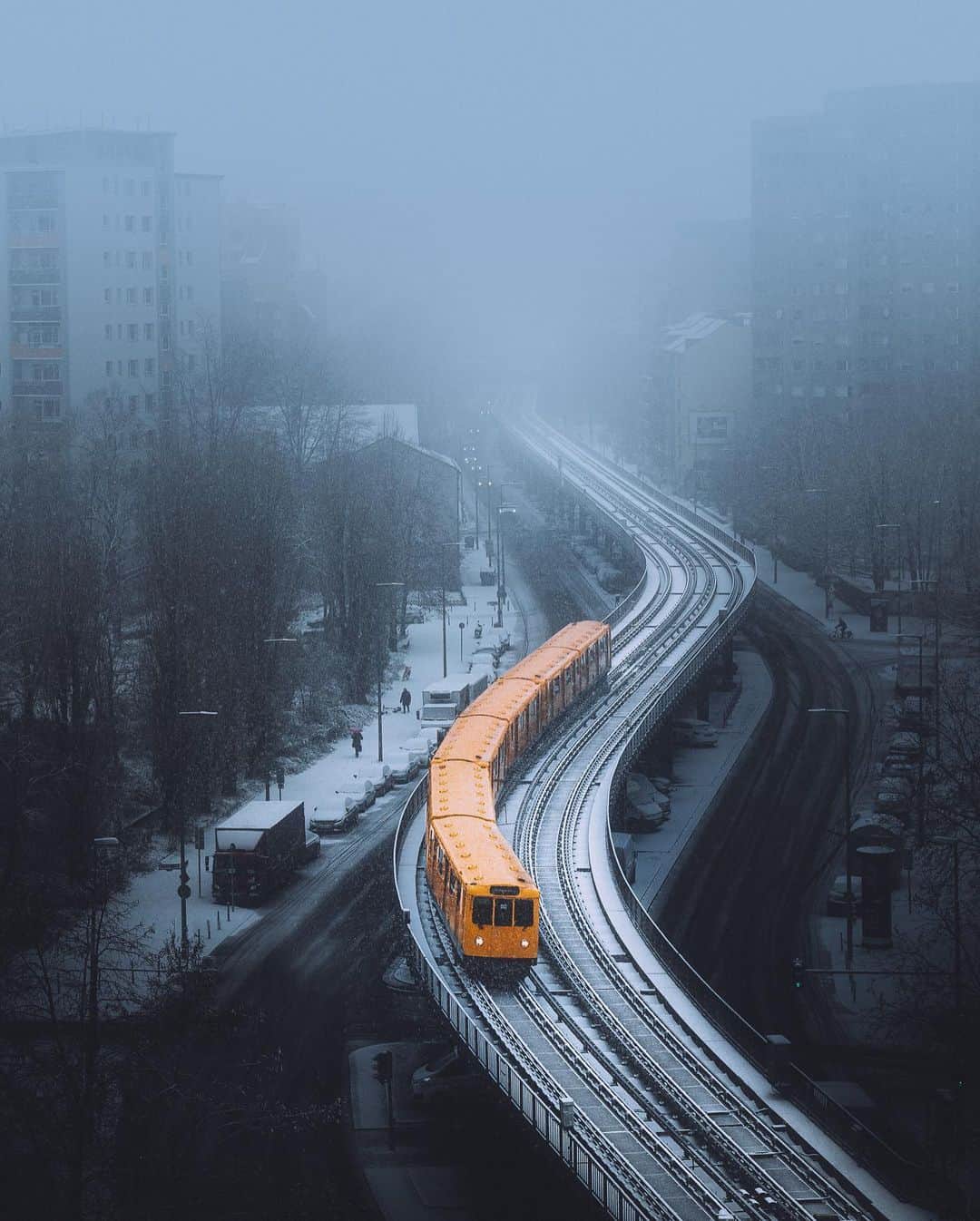Thomas Kakarekoのインスタグラム：「A random collection from my archives: Berlin in all its seasonal glory. Moments captured throughout the year, showcasing the city’s ever-changing face. #berlin」