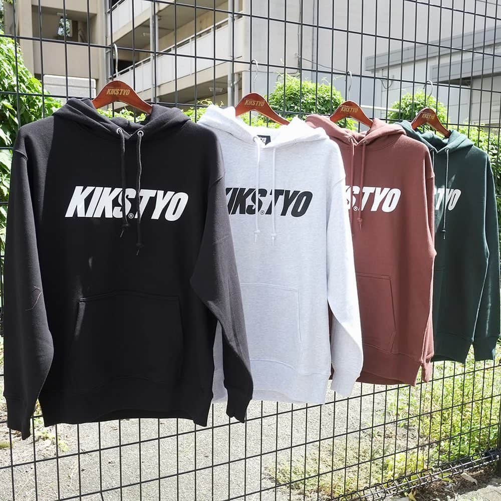 KIKSTYOのインスタグラム：「. "LOGO HOODIE" 今シーズンは12 Oz.の裏パイル仕様。 定番のクラシックLOGOをフロントにプリントしたシンプルなLOGO HOODIE。  注）お電話でのご注文、お問い合わせはKIKSTYO HEAD SHOP03-5766-6482までお願い致します。  実店舗と在庫を共有しております。多少のお時間差にて欠品になることもございます。予めご了承頂ますようお願い致します。 #kikstyo #logohoodie #newarrivals」