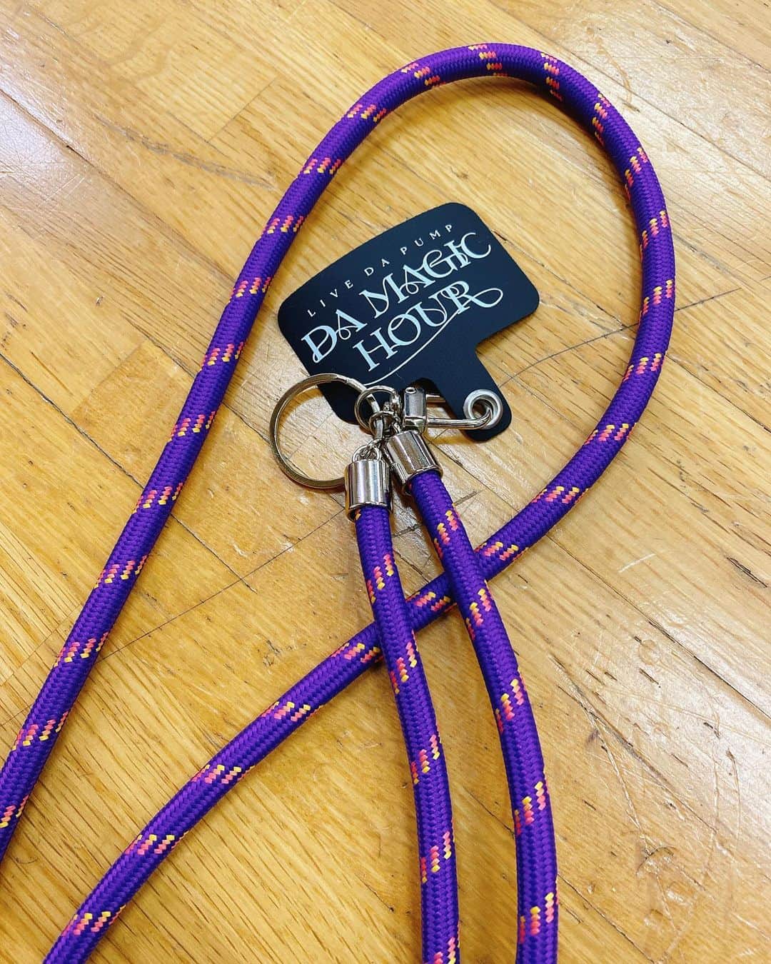 のインスタグラム：「「LIVE DA PUMP DA MAGIC HOUR」まであと５日✨  チムドンドンとワサワサーが心の中で交差して何とも言えない気持ち😆  9/20は思いっきり楽しもうね🎤🕺🪄🪩  ツアーグッズもメンバーグッズもたくさんあるから要チェックね👍  #issa  #dapump  #livedapumpdamagichour  #dpc  #comingsoon」