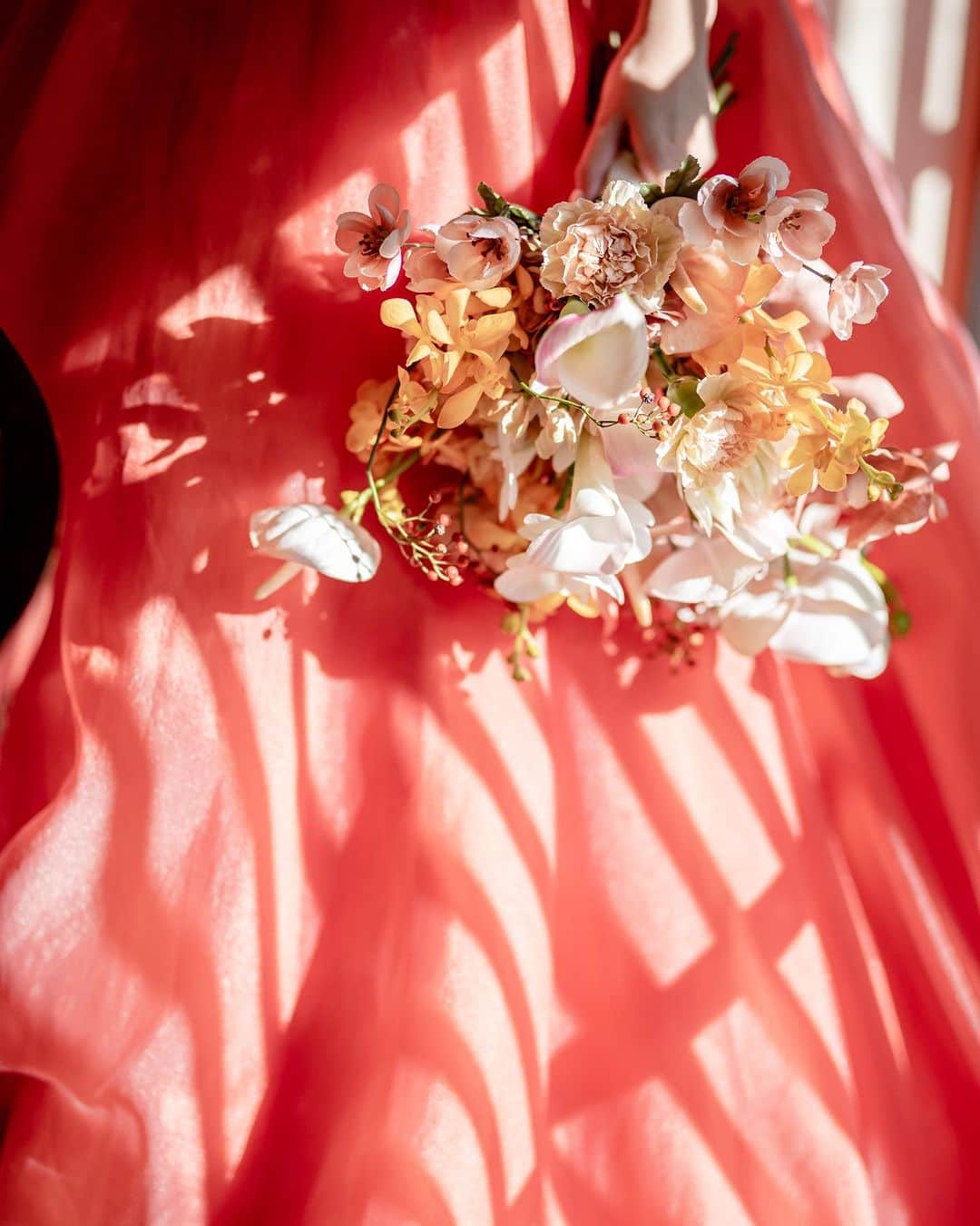 KIYOMIZU京都東山 公式さんのインスタグラム写真 - (KIYOMIZU京都東山 公式Instagram)「・ 人気のテラコッタドレスに合う ウェディングブーケをご紹介🕊  同じドレスでも ブーケが違うと印象も変わりますね  Color Dress：テラコッタシュリー  皆さんはどのブーケがお好きでしたか？  ----------------------  @kiyomizu_kyoto_higashiyama をフォローし 【#kiyomizu京都東山】で検索してくださいね❖  #スタイルズ花嫁 #KIYOMIZU京都東山 #KIYOMIZU花嫁 #ブライダルハウスtutu #シェアーズヘアメイク #京都花嫁 #京都結婚式 #京都結婚式場 #おしゃれ花嫁 #ウェディングブーケ #ブーケ #お色直しブーケ #テラコッタドレス #カラードレス」9月15日 16時51分 - kiyomizu_kyoto_higashiyama