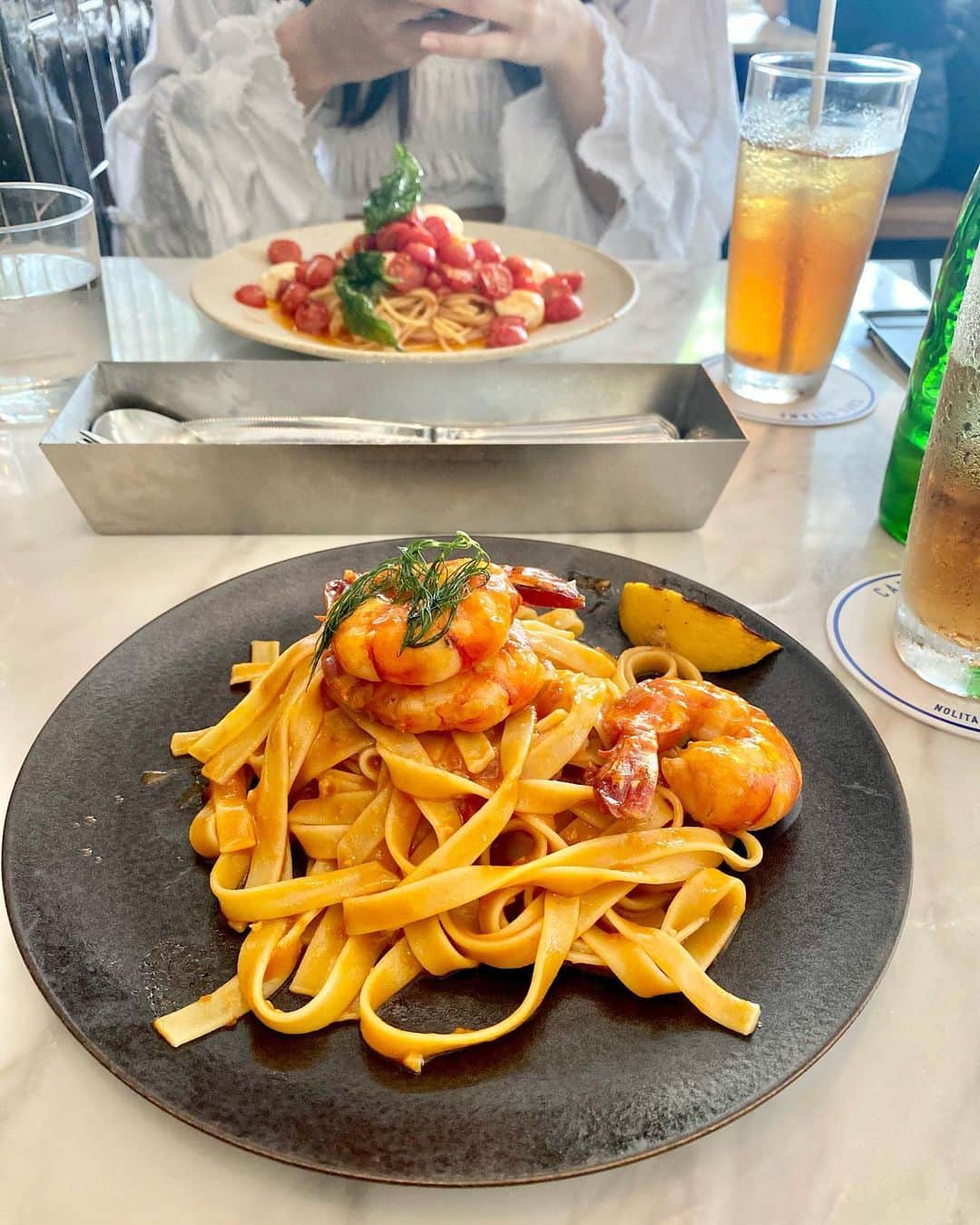 SAORIさんのインスタグラム写真 - (SAORIInstagram)「🍝♡ @0024_aki と恵比寿デート😍🫶 あきははいとこの子供⭐️ だから、あきはがbabyの頃から 見てるんだよ〜😚 似てるかなぁ？同じ猫顔よね🐈  こんな綺麗になっちゃって さおりおばさん嬉しい🫣♡笑 あきは芸能活動してるから、 みんな応援してね📣♡よろしく♡  夜のメニューなのに、 お願いしたら作ってくれたこの店、 本当何度行っても好きだわ😍🫶  #大西陽羽 #大西あきは  #今日好き #今日好きになりました #皐月編 #sgm #sgmedia」9月15日 17時03分 - saogram34