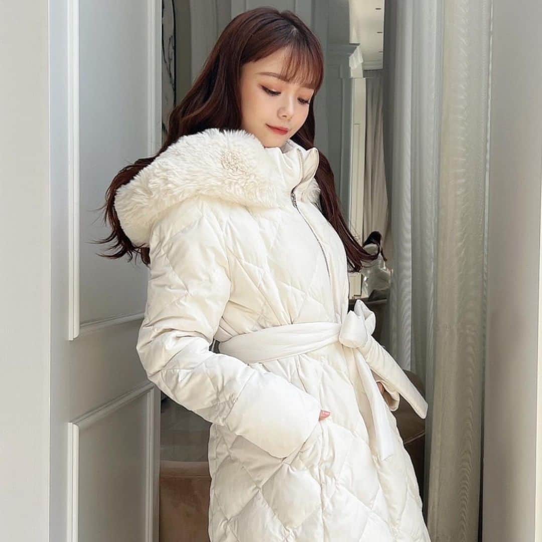 RESEXXYさんのインスタグラム写真 - (RESEXXYInstagram)「⁡ #キルティングダウンコート WHT / BLK / BGE ¥23,100taxin ━━━━━━━━━━━━━━━━━━━ 店舗 : 10月発売予定 WEB STORE : 予約販売中 ⁡ ⁡ #resexxy #resexxy_official #リゼクシー」9月15日 17時01分 - resexxy_official