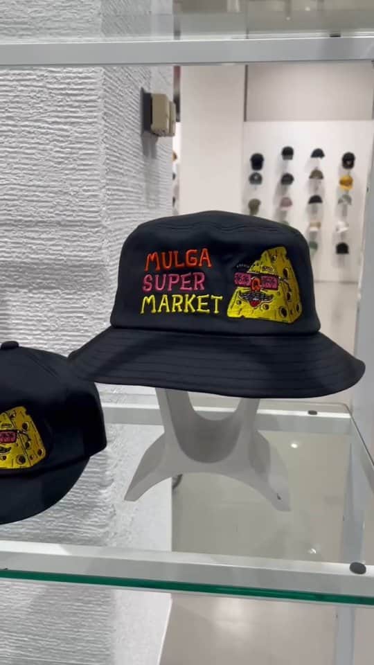 MULGAのインスタグラム：「Deliciously cheesy style new hat collab with @ca4la_official 🤘🧀🤘⁣ ⁣ These have just dropped and are exclusive to Japan.  Team @mulgatheartistasia crushing it as usual 🙌🇯🇵🙌⁣ ⁣ #mulgatheartist #mulgatheartistasia #mulgaxca4la」