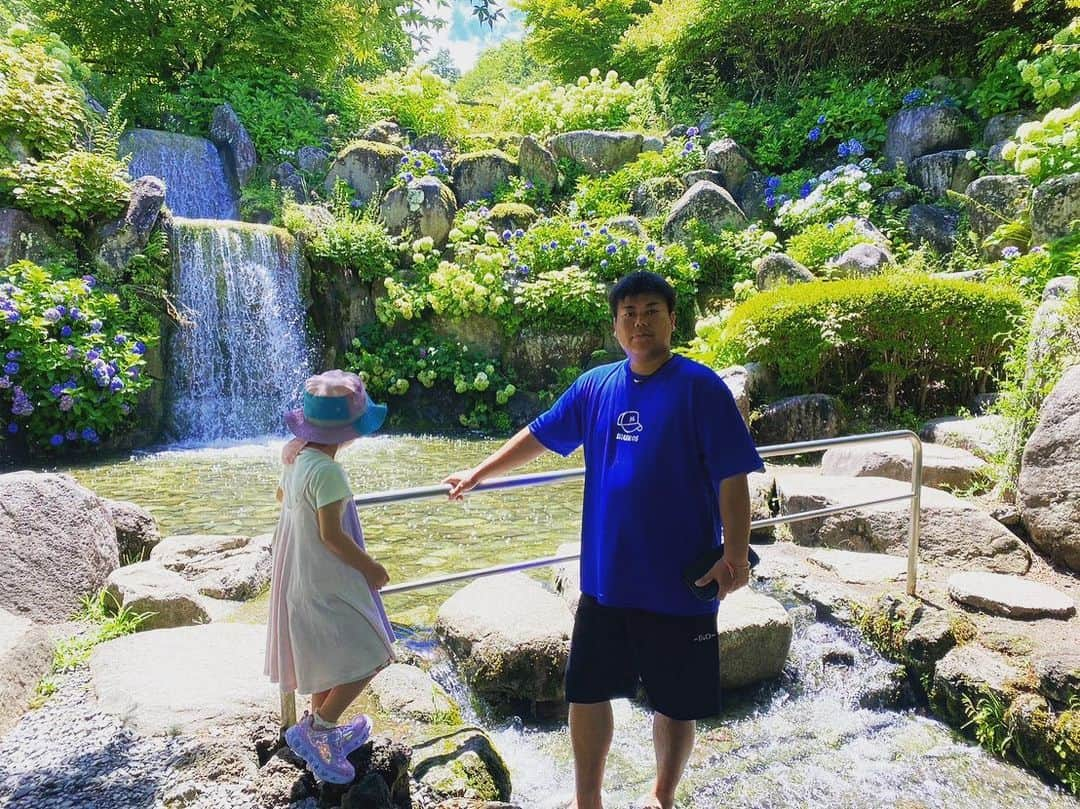 野球YouTuber向さんのインスタグラム写真 - (野球YouTuber向Instagram)「・  気温２４度の山中湖周辺 夏場涼しすぎて住みたくなった  #パワースポット #デブに優しい山中湖 #三十路3人でジャグジーは草 #帝国ホテル同期 #花が似合わない男」9月15日 17時04分 - 89youtuber_muko