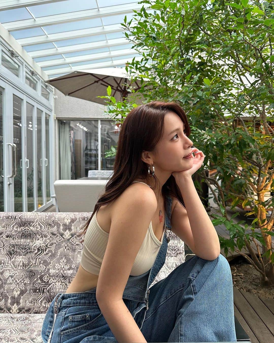 AOIのインスタグラム：「@yagbeauty_official  レーザートーニング2回目とファビュラスピーリング受けてきた🥳💜 ファビュラスピーリングは、古い角質を除去して、お肌のトーンアップとか毛穴、黒ずみ、くすみ、ニキビにも効果的らしい🙋🏻‍♀️✨ ピーリングして流す瞬間からツルツルなってびっくり🥹  #ファビュラスピーリング#海外ファッション #海外ガール #海外コーデ #海外セレブ風 #海外ファッションコーデ  #韓国ファッション #韓国コーデ #韓国女子 #韓国トレンド #韓国ファッションコーデ #韓国風 #데일리 #데일리코디 #패션 #패션코디 #옷스타그램 #攝影 #旅遊攝影 #拍攝 #寫真 #攝影日記 #人像攝影 #攝影師 #互惠 #拍照 #台灣攝影師 #人像摄影 #攝影日常　#fashion」
