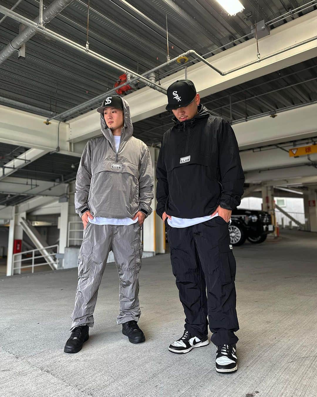 GROW AROUNDのインスタグラム：「#growaroundnewarrivals  PRO CLUB  COMFORT METALLIC NYLON ANORAK  METALLIC NYLON CARGO PANT  これからの秋口にピッタリなNYLON SETUPが入荷致しました。 シンプルにラバーワンポイントに光沢のある生地の質感は某○tone islandのNYLONを思わせるような生地になっています。 SETUPでも上下バラバラで着用しても良いですね！！」