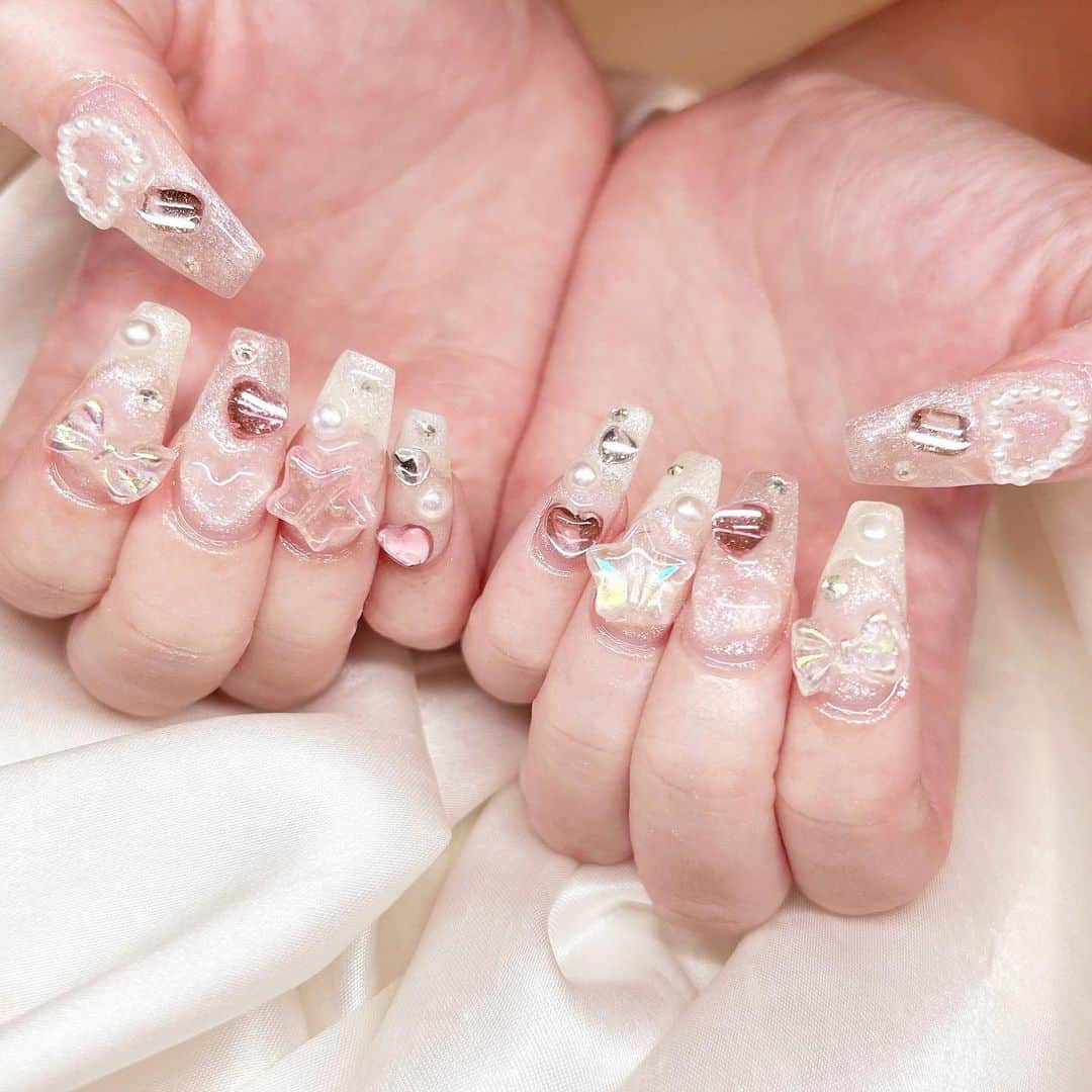 小倉里茉のインスタグラム：「🎀 . いいネイリストさんに出会えて嬉しい(ˆ•̥ ̫ ก ˆ)🪄◝✩ .」